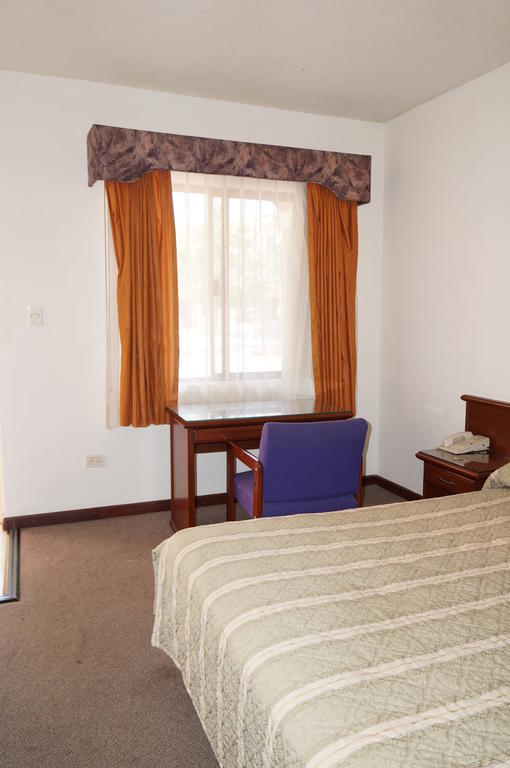Maria Luisa Inn & Suites Juarez  Стая снимка
