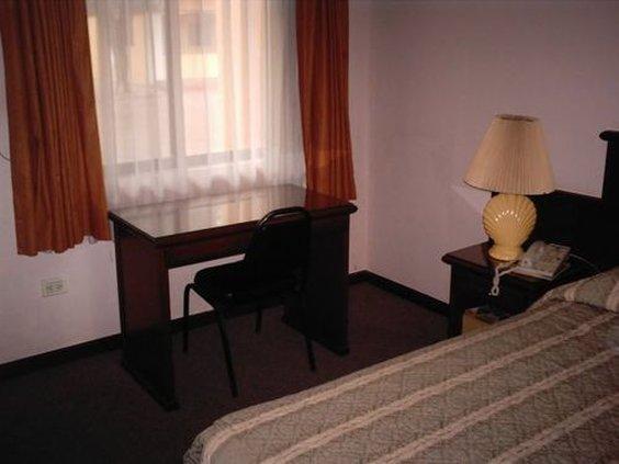 Maria Luisa Inn & Suites Juarez  Стая снимка