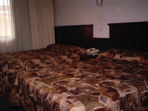 Maria Luisa Inn & Suites Juarez  Стая снимка