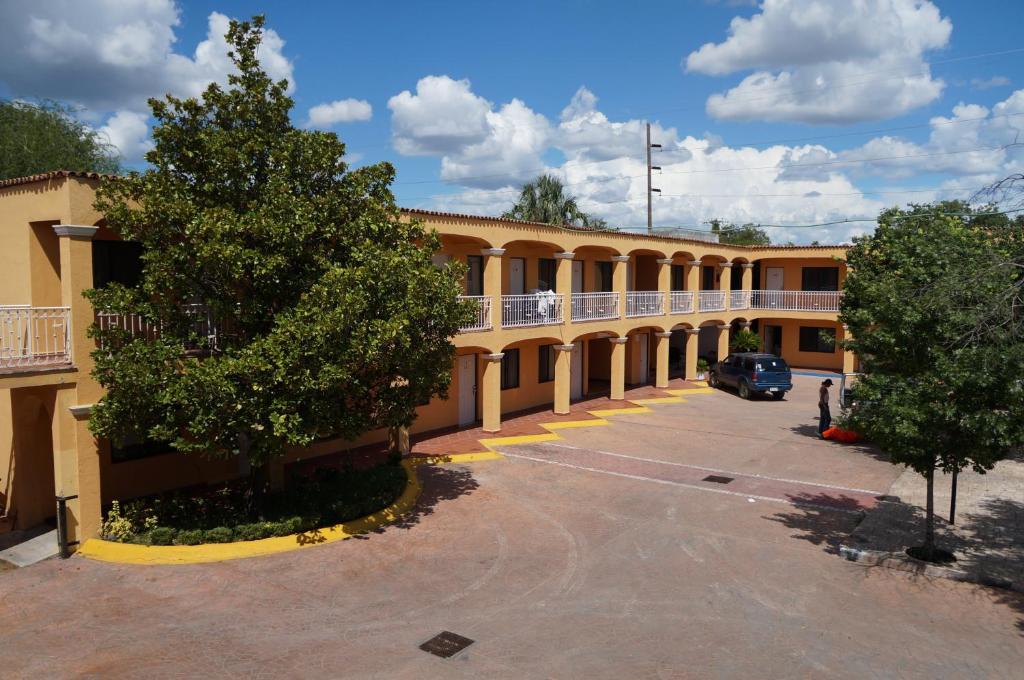 Maria Luisa Inn & Suites Juarez  Екстериор снимка