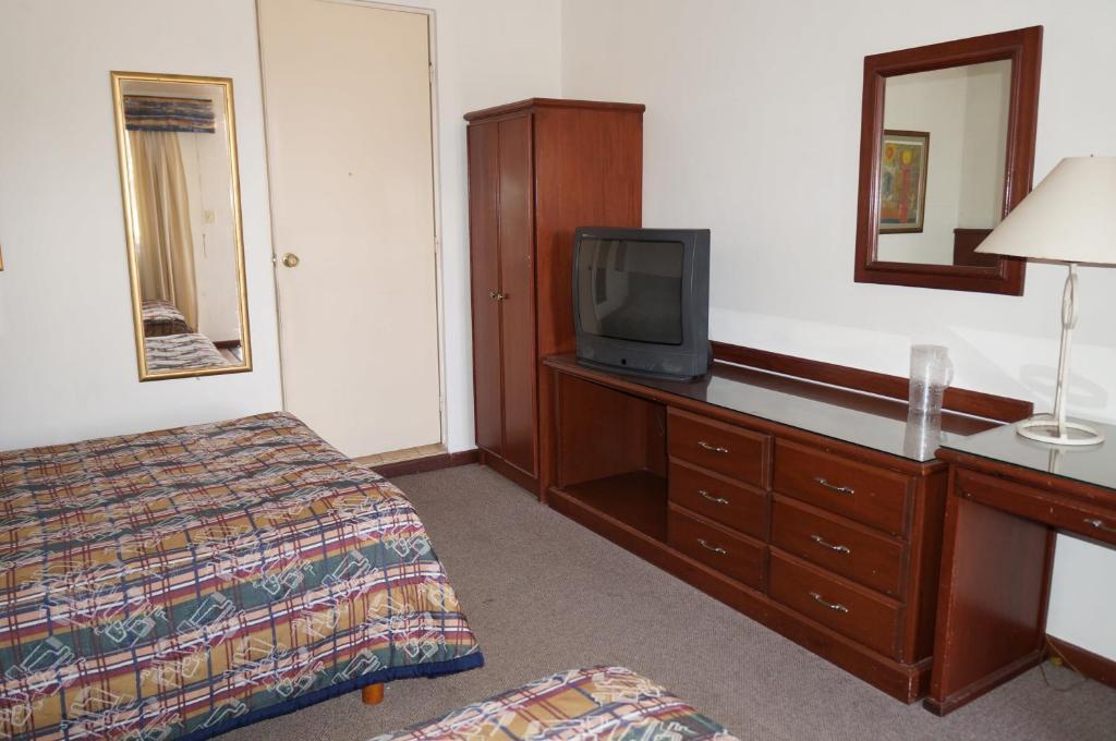 Maria Luisa Inn & Suites Juarez  Екстериор снимка