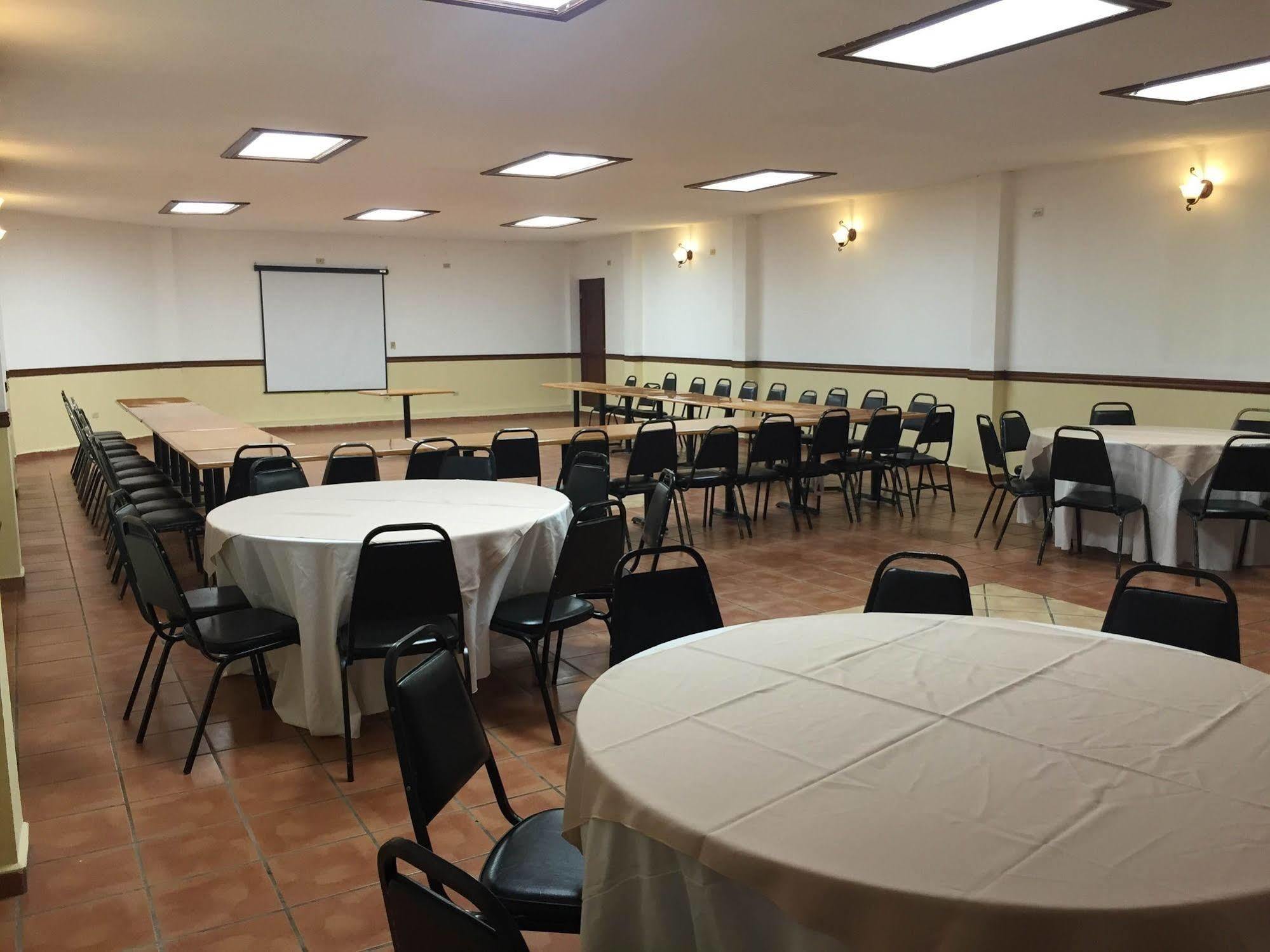 Maria Luisa Inn & Suites Juarez  Екстериор снимка