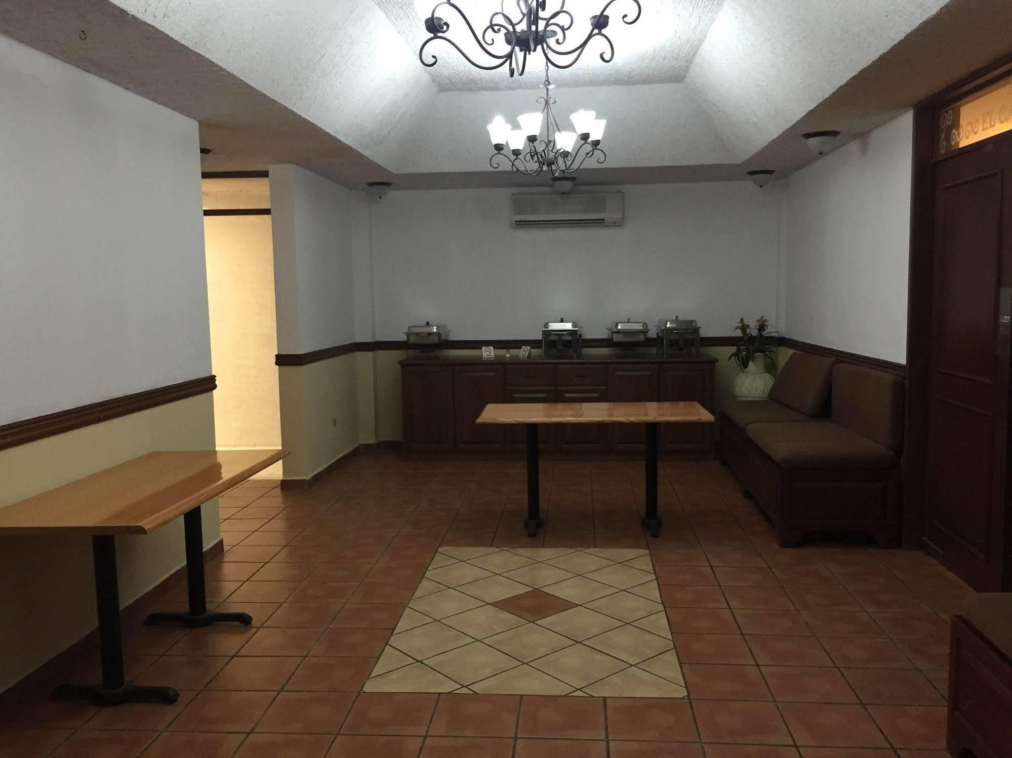 Maria Luisa Inn & Suites Juarez  Екстериор снимка