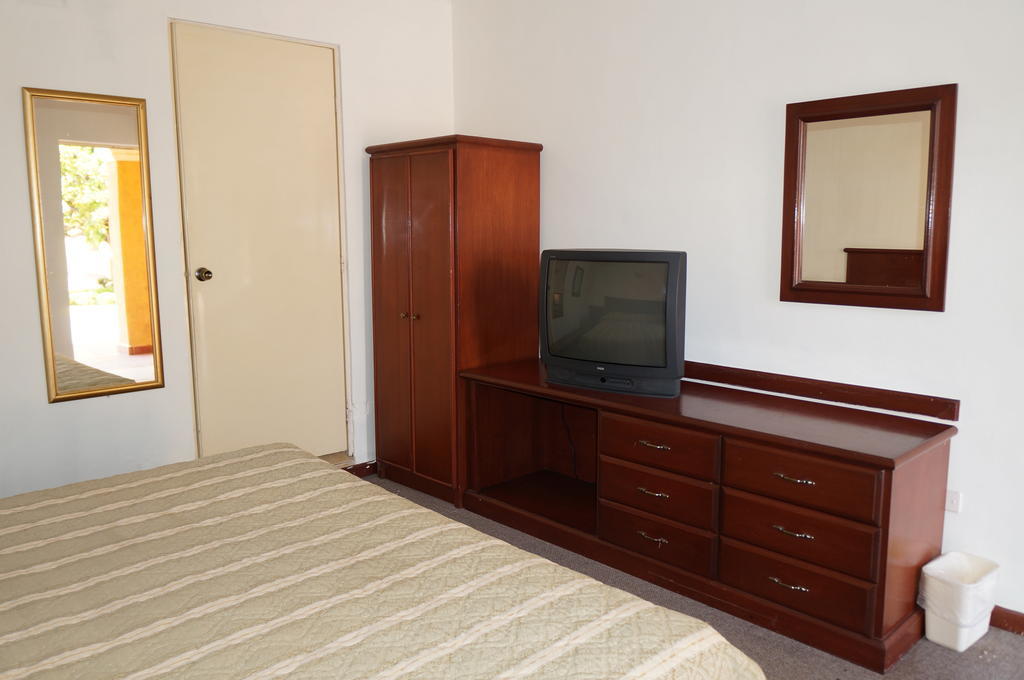 Maria Luisa Inn & Suites Juarez  Екстериор снимка